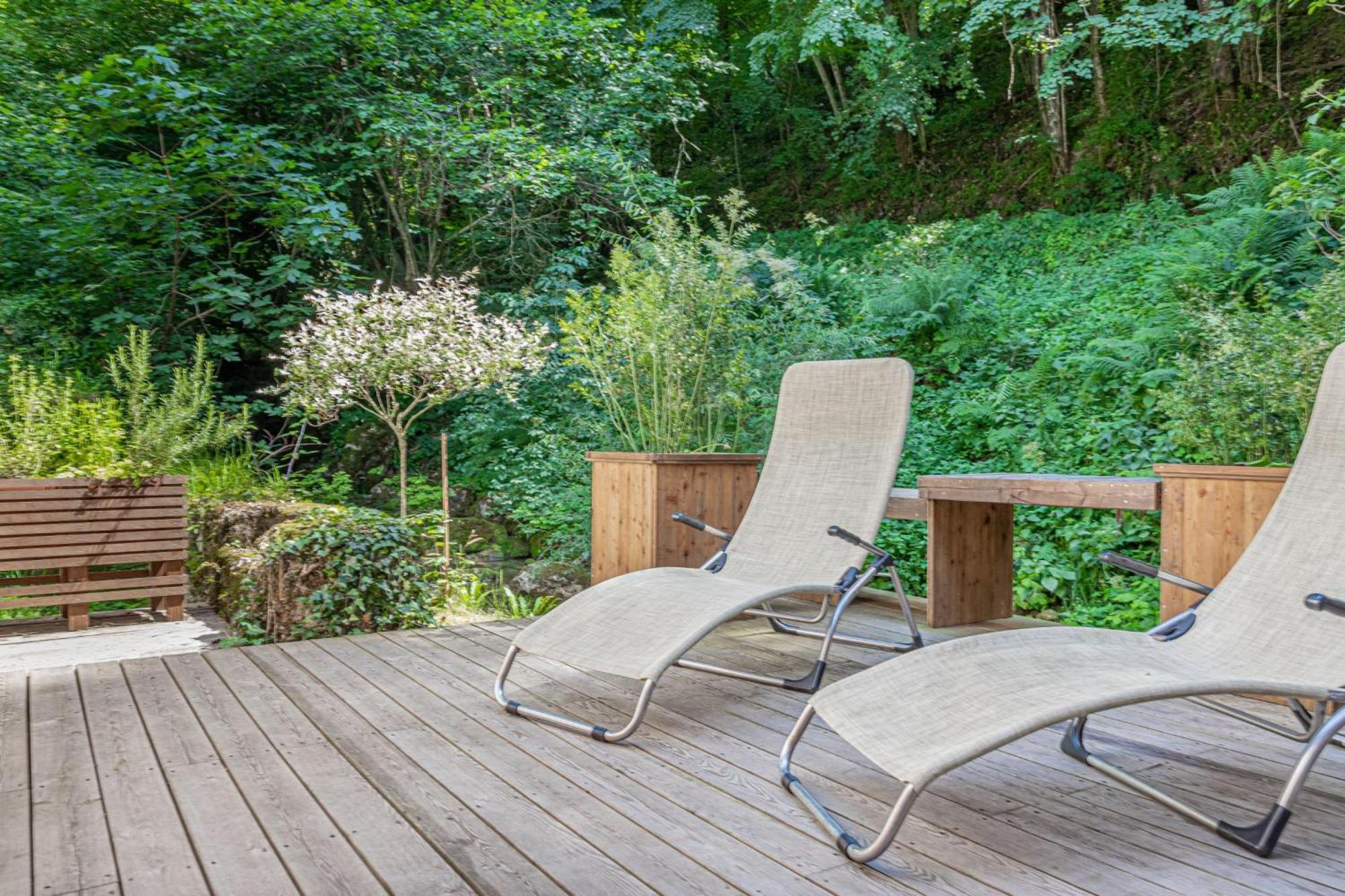 House By The Stream - Happy Rentals Avce Екстериор снимка