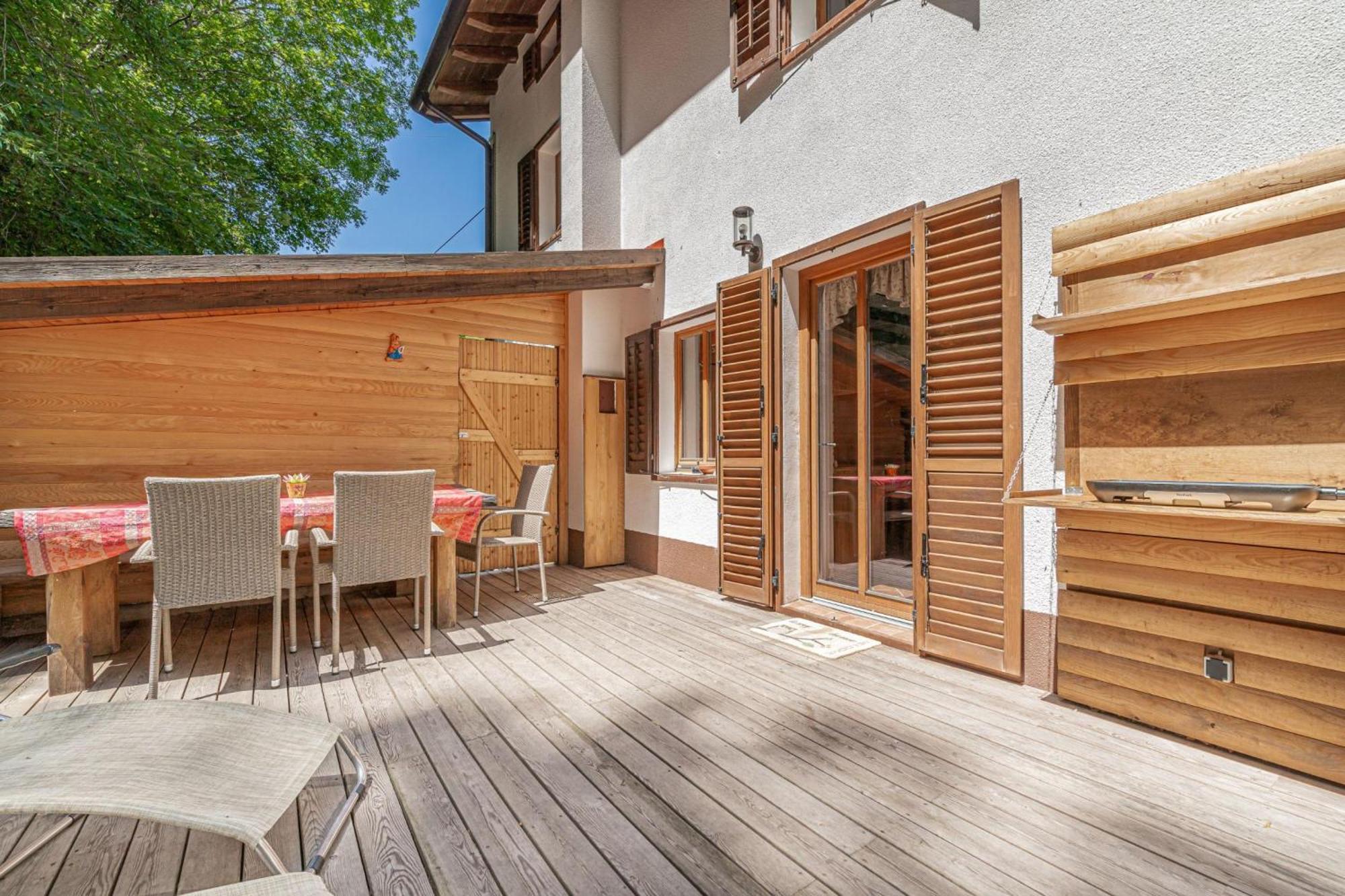 House By The Stream - Happy Rentals Avce Екстериор снимка