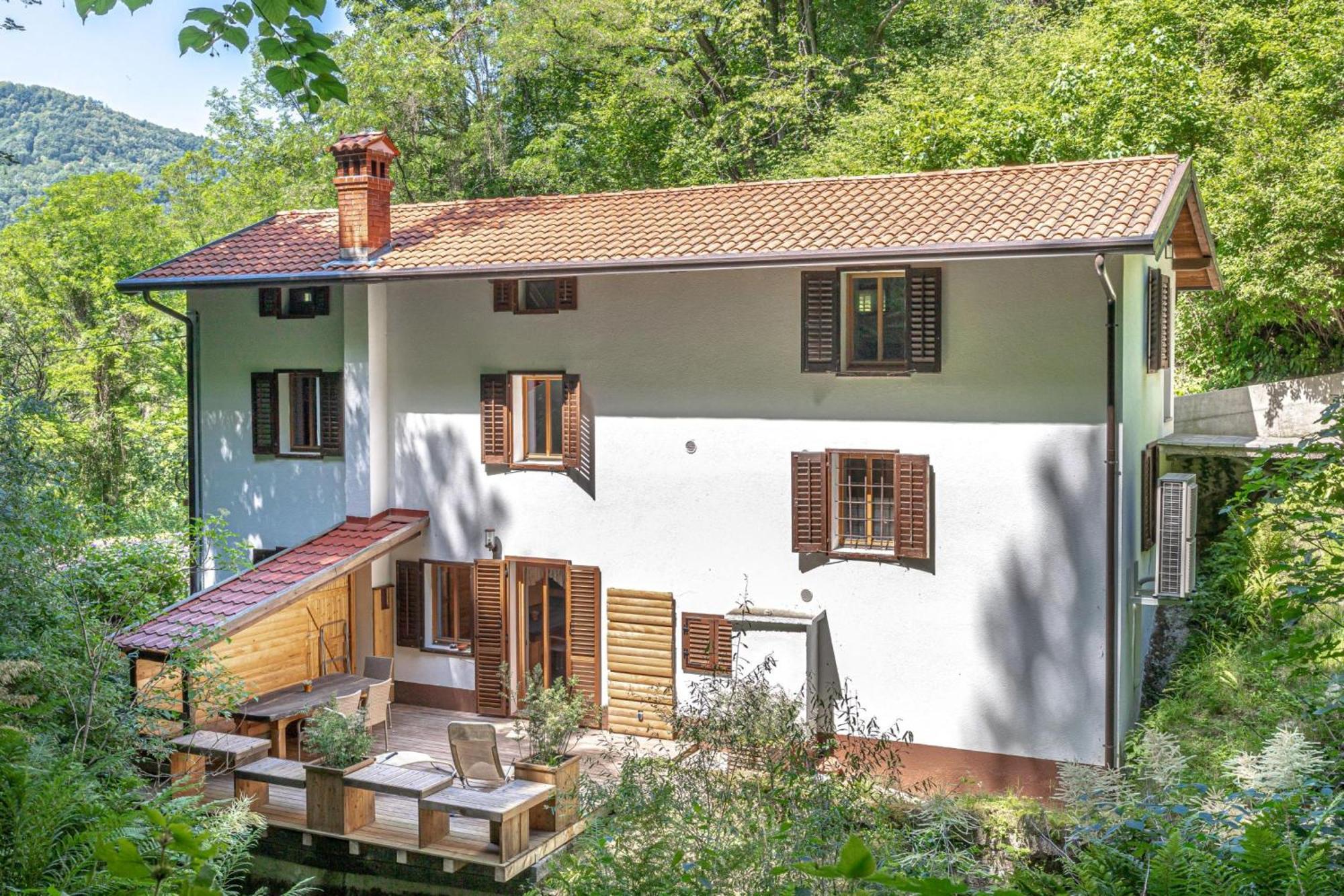 House By The Stream - Happy Rentals Avce Екстериор снимка